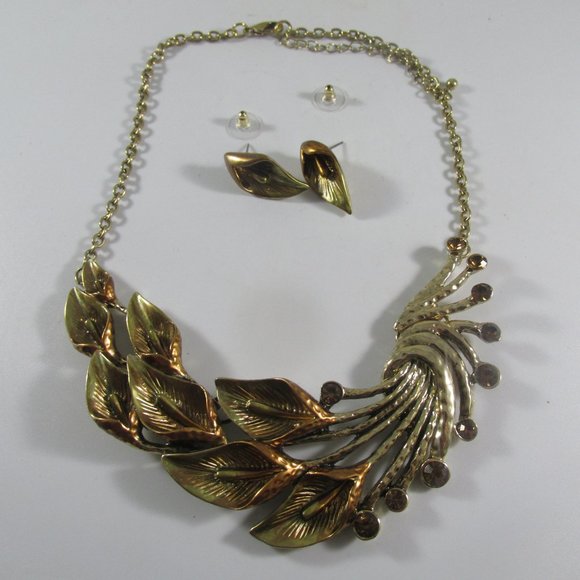 Vintage Style Calla Pendant Enamel Rhinestone Necklace Earring Set - Picture 3 of 6